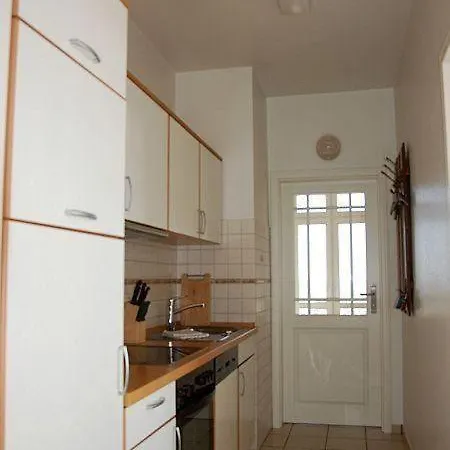 Gaestehaus-gorch-fock-wohnung-5-mit-direktem-meerblick *