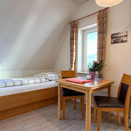 아파트 Gaestehaus-gorch-fock-wohnung-5-mit-direktem-meerblick