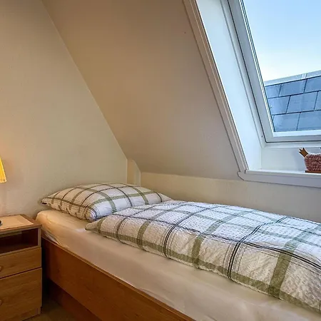 Gaestehaus-gorch-fock-wohnung-5-mit-direktem-meerblick