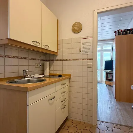 Gaestehaus-gorch-fock-wohnung-5-mit-direktem-meerblick *